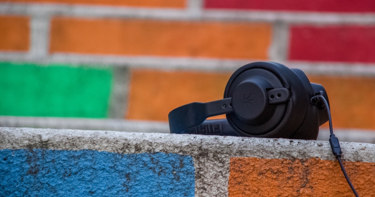headphones-522385-edited